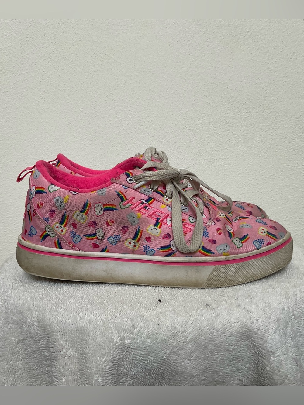 Heelys Pro 20 Prints Wheeled Sneakers Size 6 Youth Rainbows Pink Cupcakes